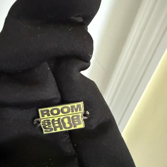 Stylish Black Crossbody Bag with Bow Detail - Picture 9 of 13